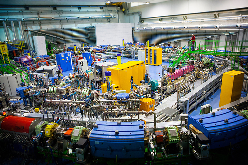 Synchrotron DC power supply Synchrotron DC power supply - View of the synchrotron or circular particle accelerator